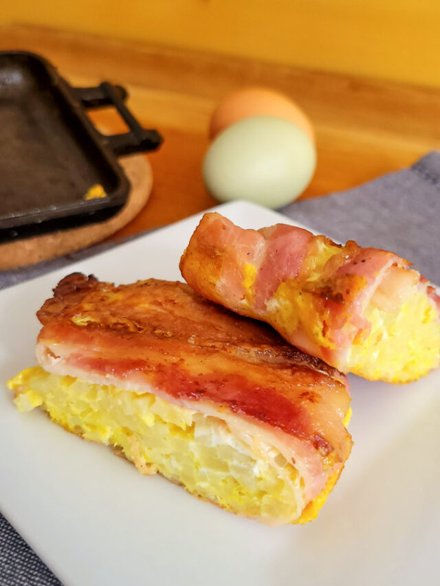pie iron breakfast recipe with eggs bacon hashbrowns and cheese to make while camping