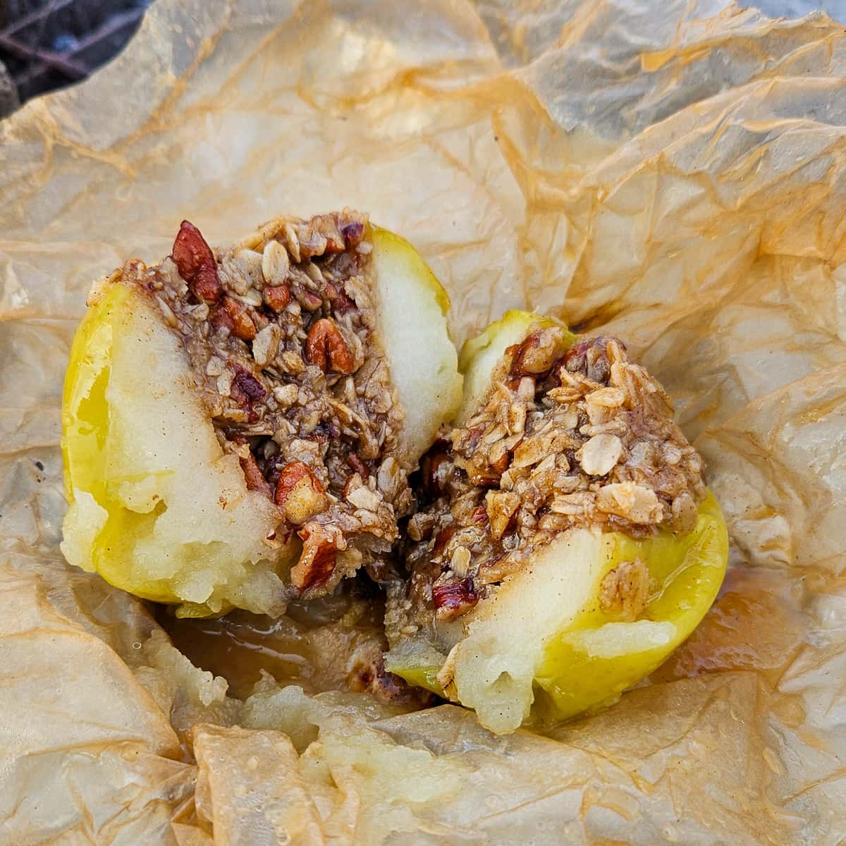 Baked Apples on the Campfire – Easy Camping Dessert