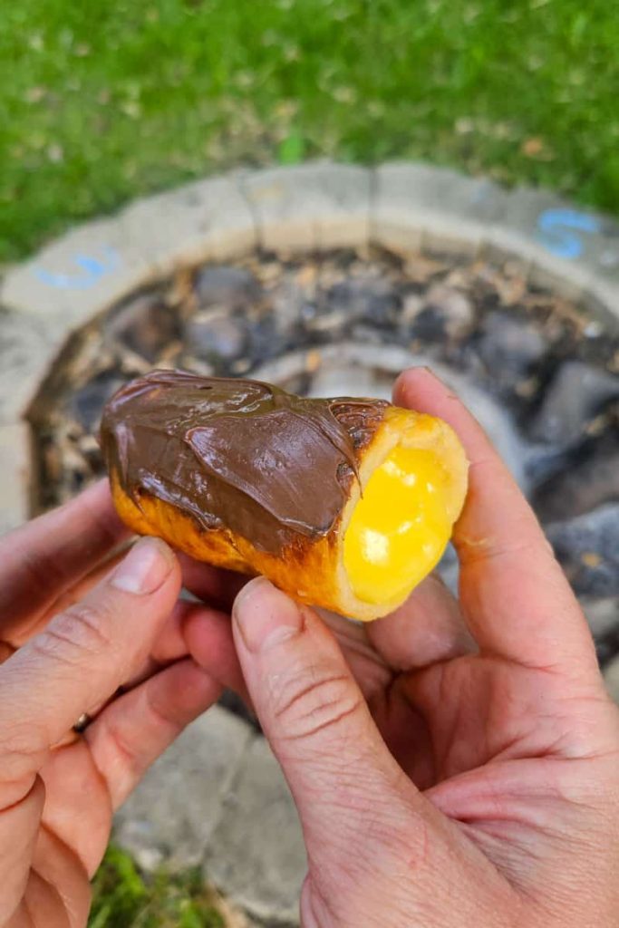 fill dough that's roasted over the campfire with pudding to make campfire eclairs